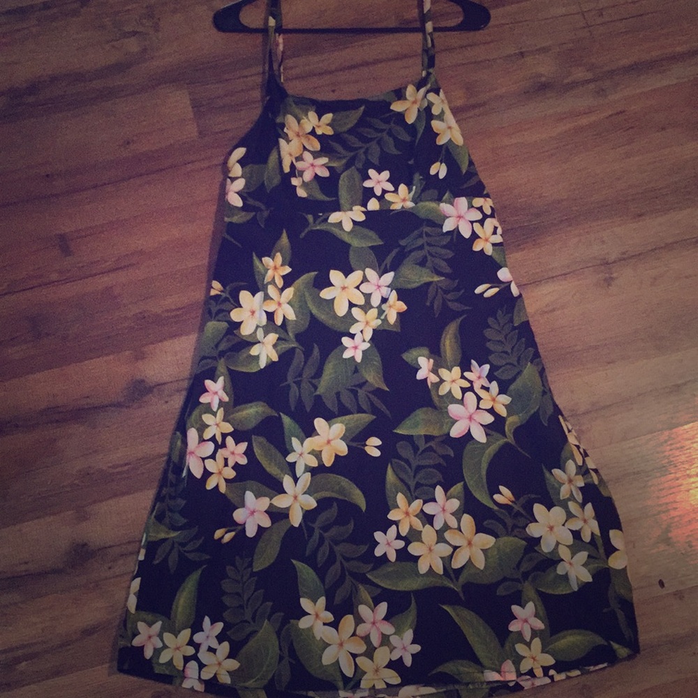 Makai sun dress~ perfect for fun in the ☀️